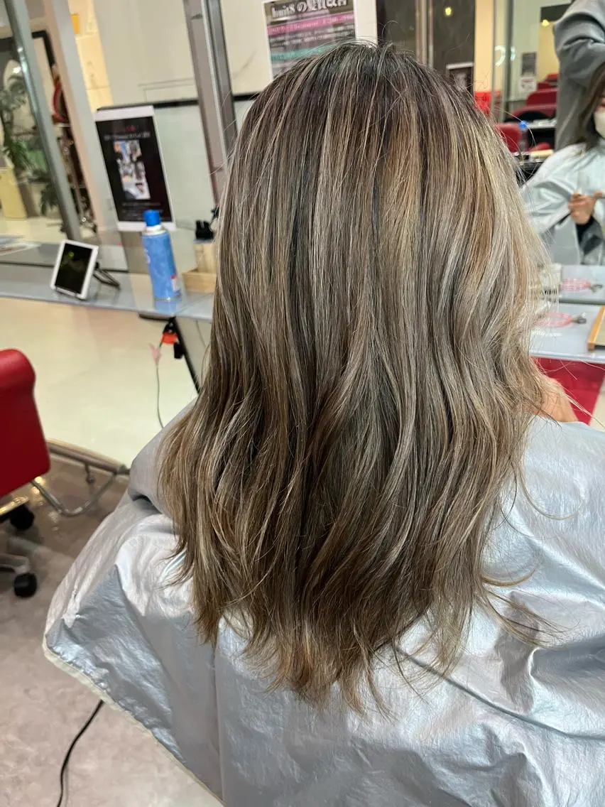 セミロング ハイライト ハイライト&ブリーチ 💇🏼‍♀MAHOのヘアスタイル