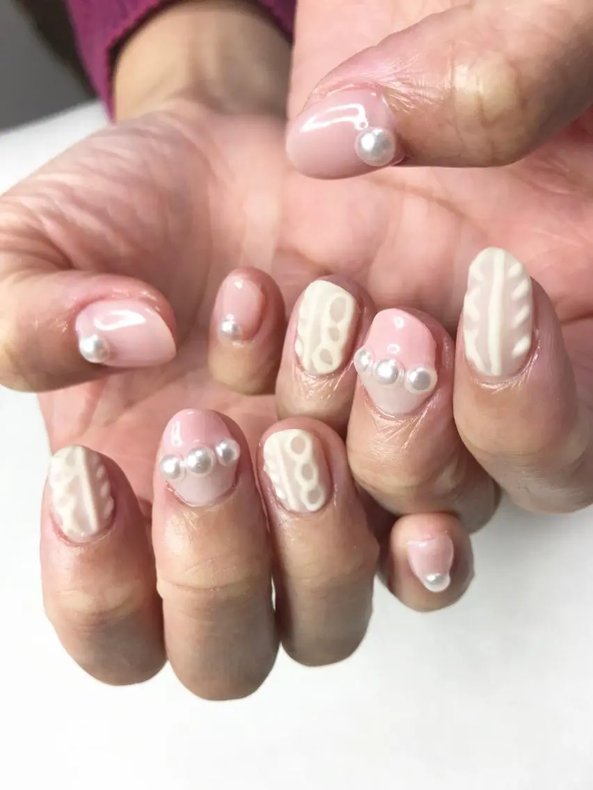 ロング カラー パーマ ヘアアレンジ ネイル マツエク・マツパ ピンクカラー カラーマツエク ピンク ホワイト Sunny side nailのネイルデザイン