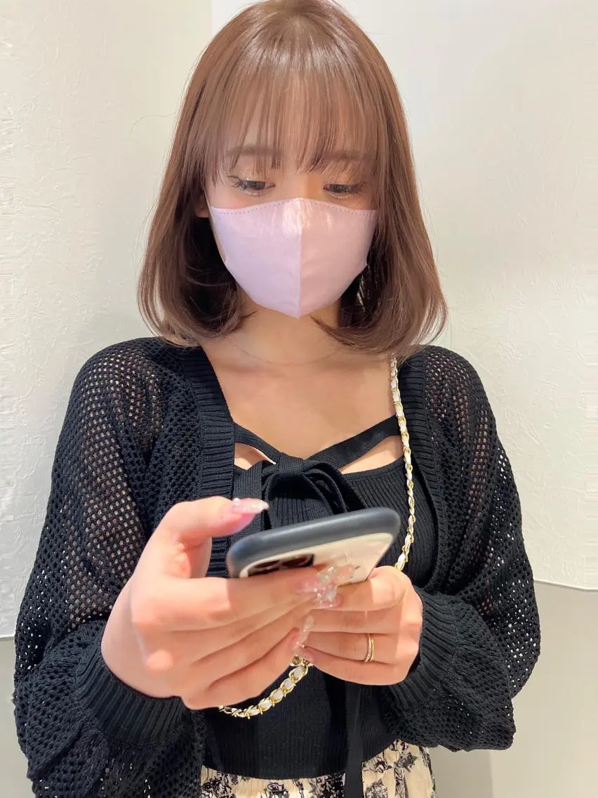 ショート カラー ヘアアレンジ ベージュカラー ピンクカラー ピンクベージュ 韓国風ヘア 外ハネヘア カット ヘアカラー トリートメント 韓国モテhair🍑 momoのヘアスタイル