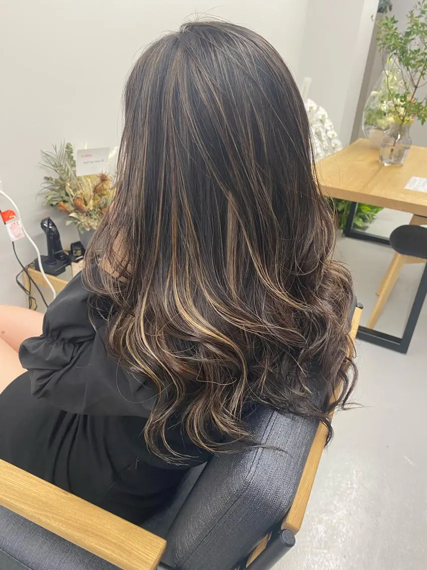 ロング カラー ハイライトカラー ハイライト ヘアカラー トリートメント 橋本 昇平のヘアスタイル