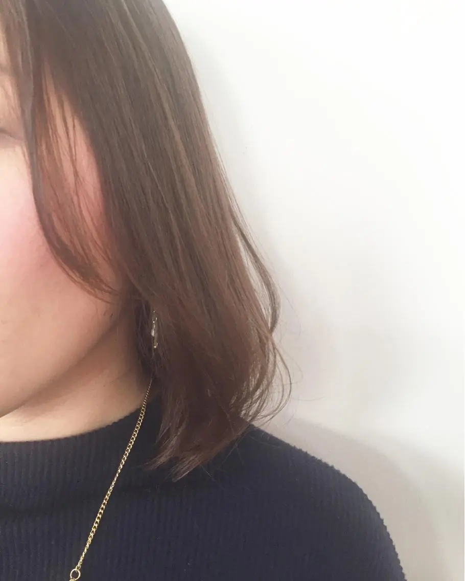 ミディアム カラー conne& ririのヘアスタイル