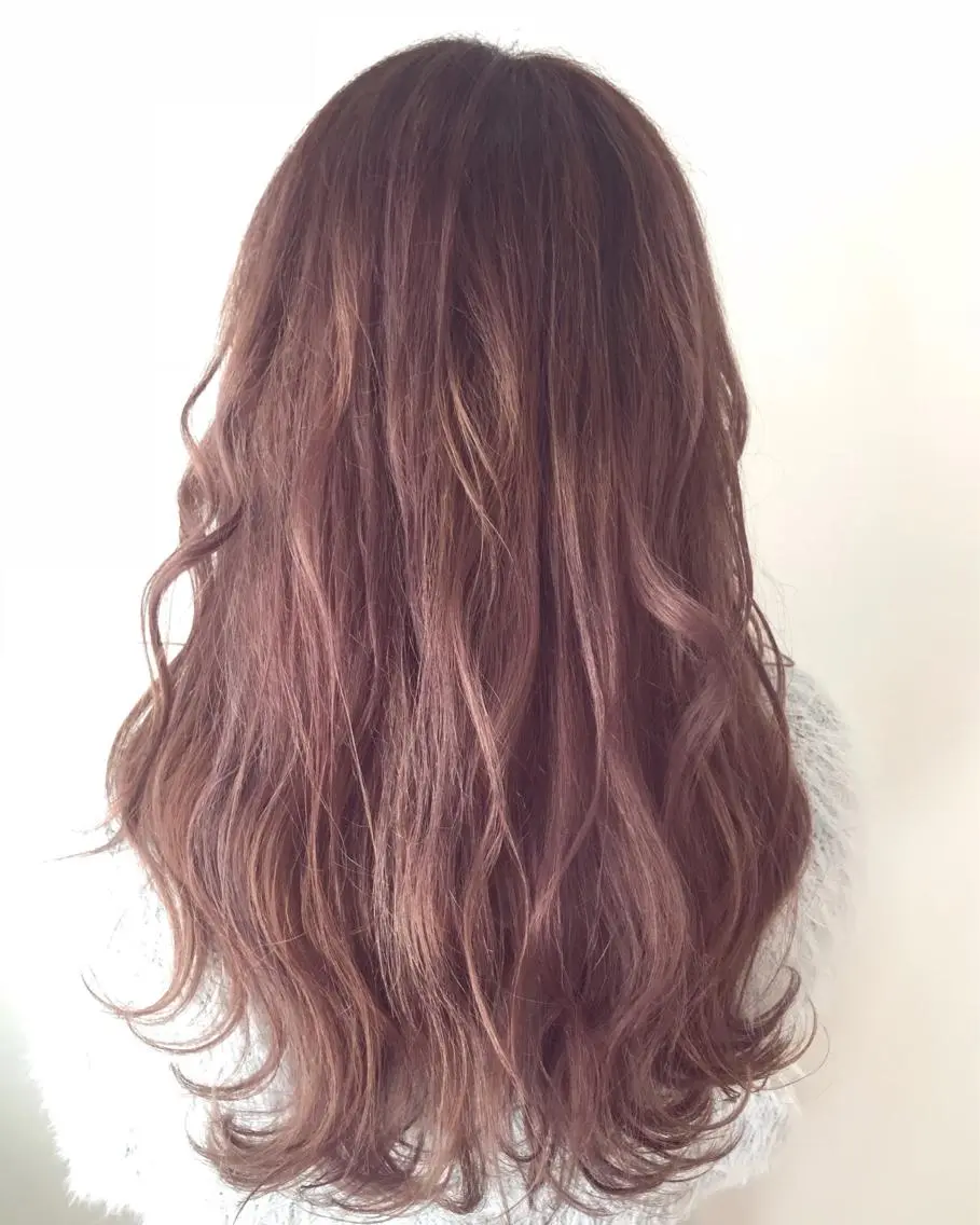 ミディアム カラー アッシュ ピンクカラー ピンクアッシュ ヘアカラー トリートメント ウルフカット レイヤーカット上柿のヘアスタイル