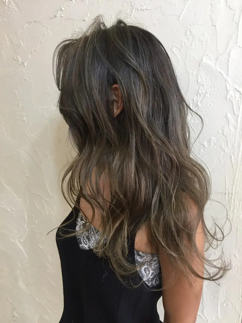 セミロング カラー カット ヘアカラー 韓国レイヤー外国人風 透明感カラー髪質改善のヘアスタイル