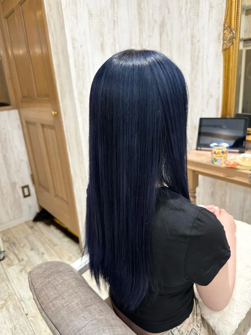 カラー ブリーチ ネイビーカラー おのだ あやなのヘアスタイル