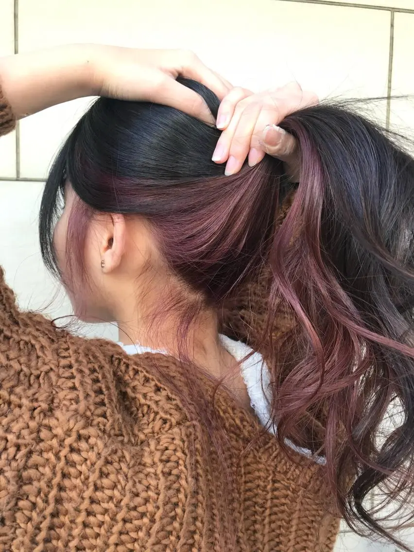 ロング カラー ボルドーカラー インナーカラー ピンクカラー 有馬ミク🌈 似合わせ美容師のヘアスタイル
