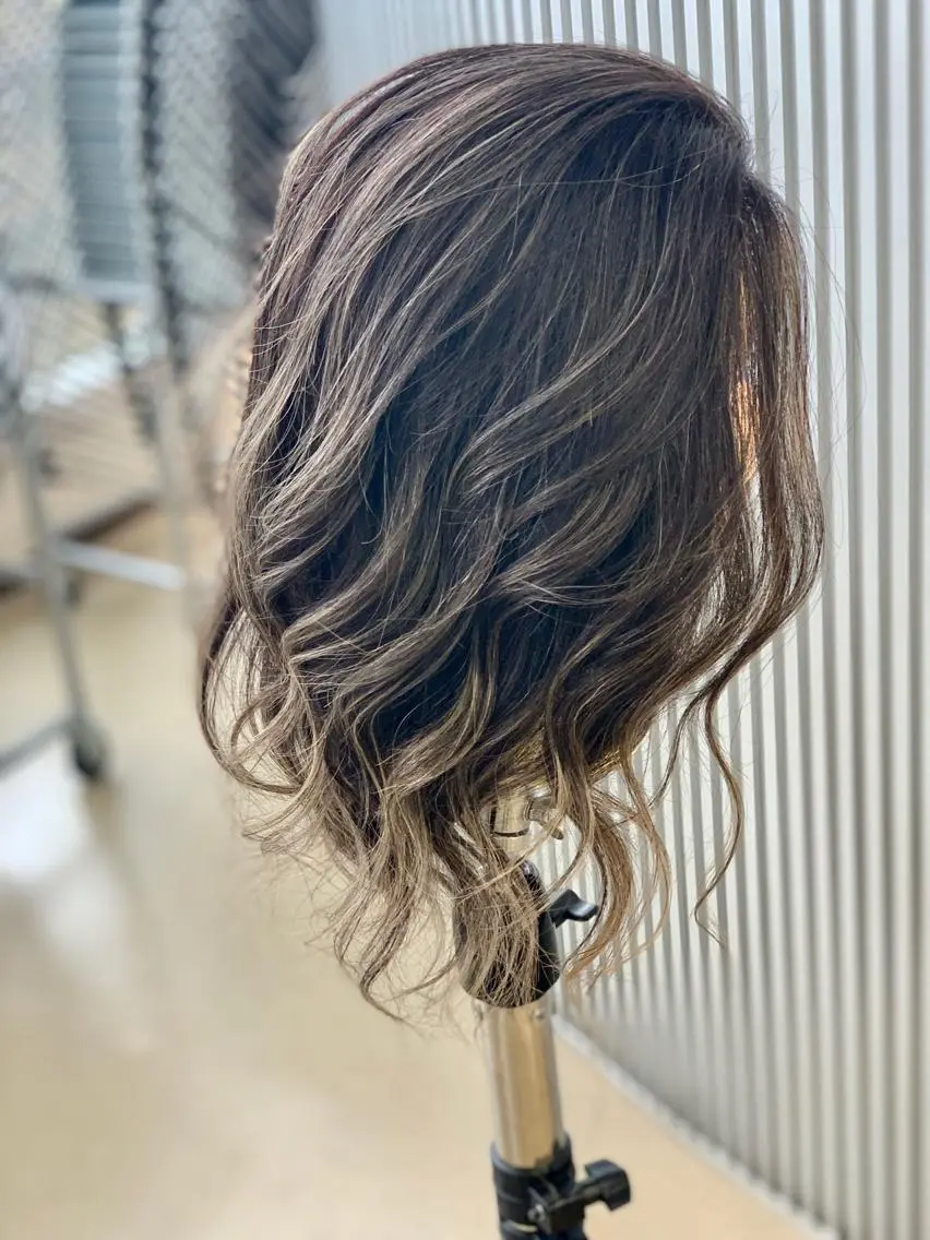 セミロング カラー グラデーションカラー ハイライトカラー ハイライト 小川 修平のヘアスタイル