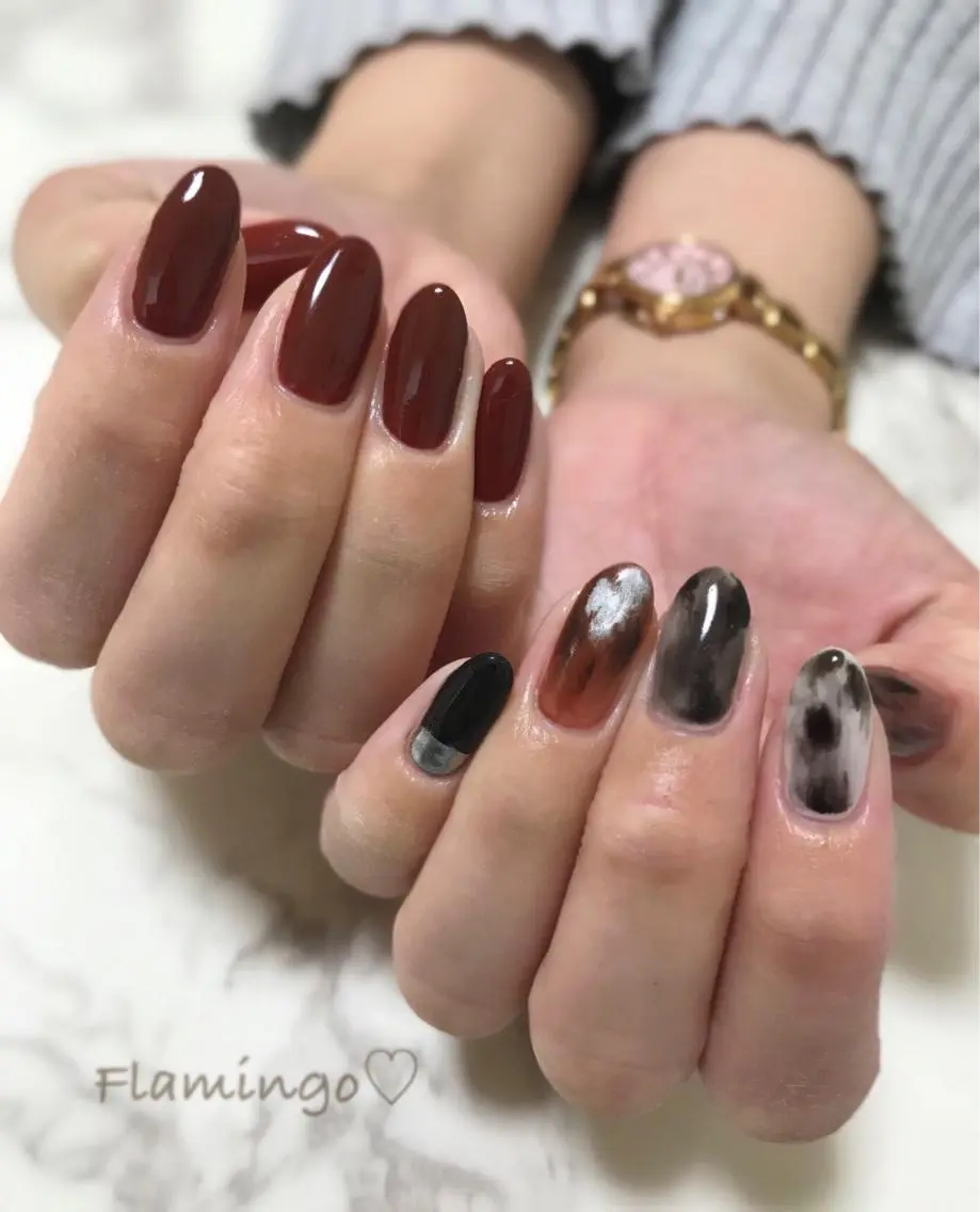 ネイル ボルドー ブラウン グラデーション ミラーネイル ニュアンスネイル フィルイン／自爪育成 ／爪に優しい施術のネイルデザイン