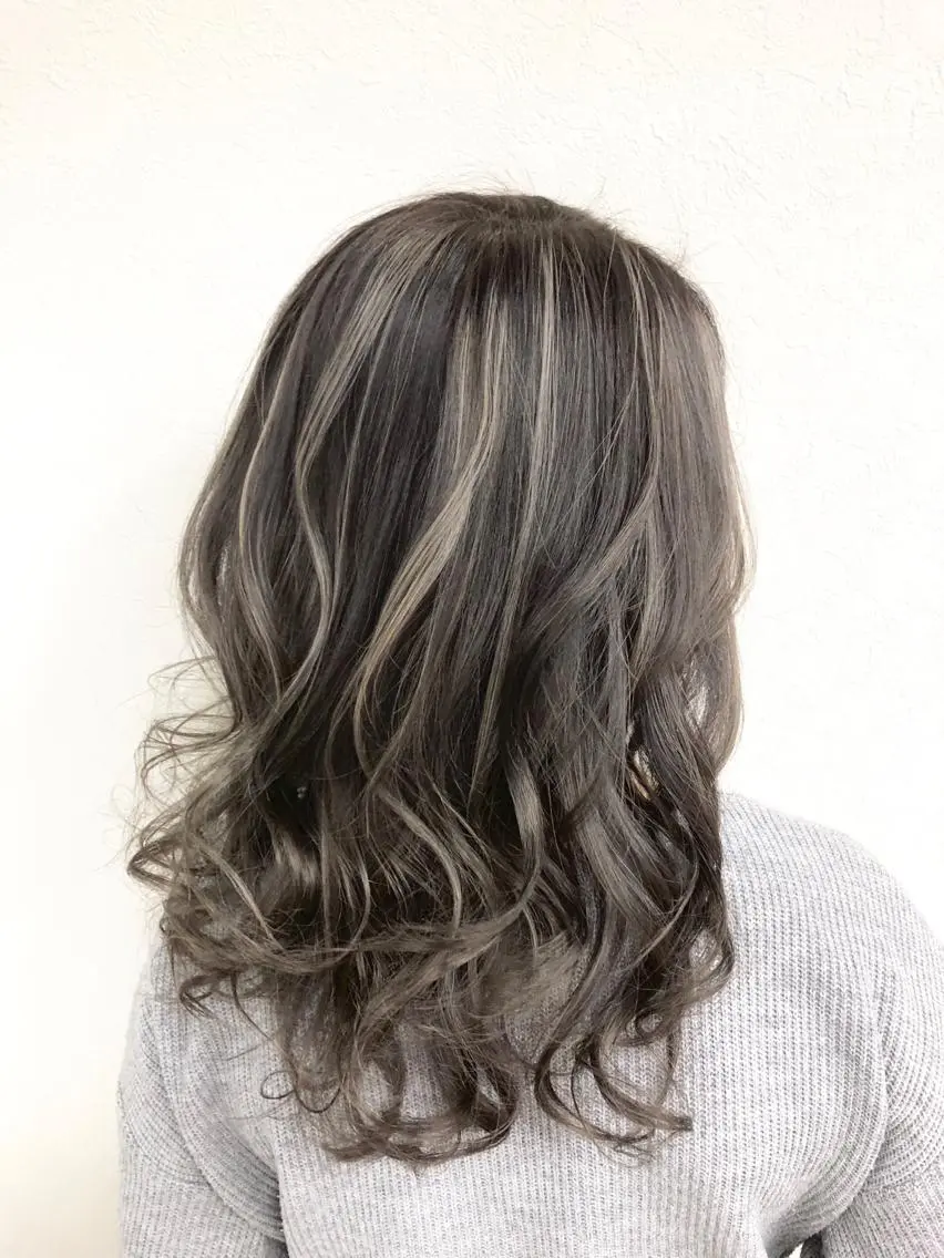 カラー 最高級エクステ /羽エクステ白石宇由のヘアスタイル