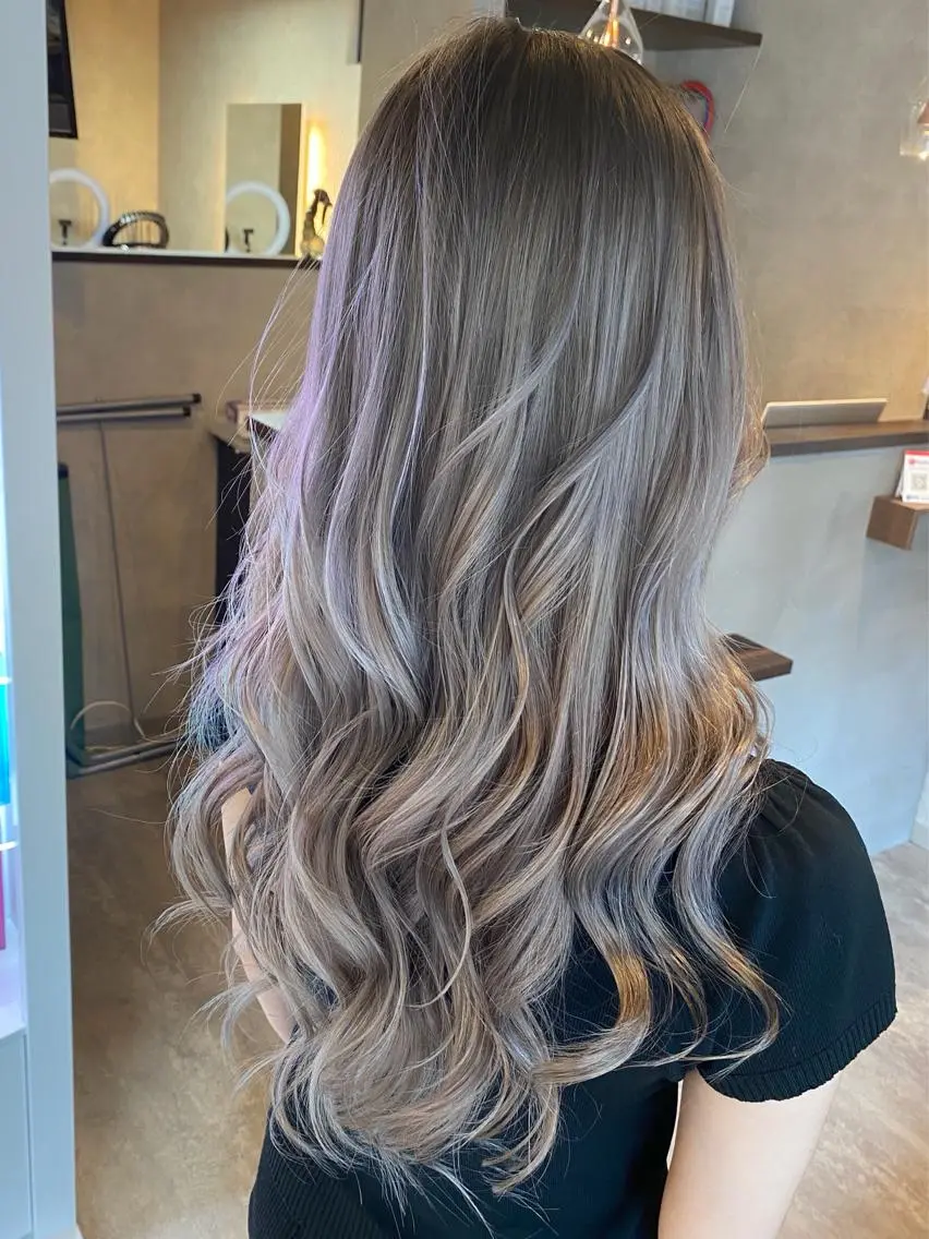 ロング カラー アッシュ バレイヤージュ ベージュカラー ブリーチ グラデーションカラー ヘアカラー トリートメント RIENSリエンス ✂️木村康二✂️のヘアスタイル