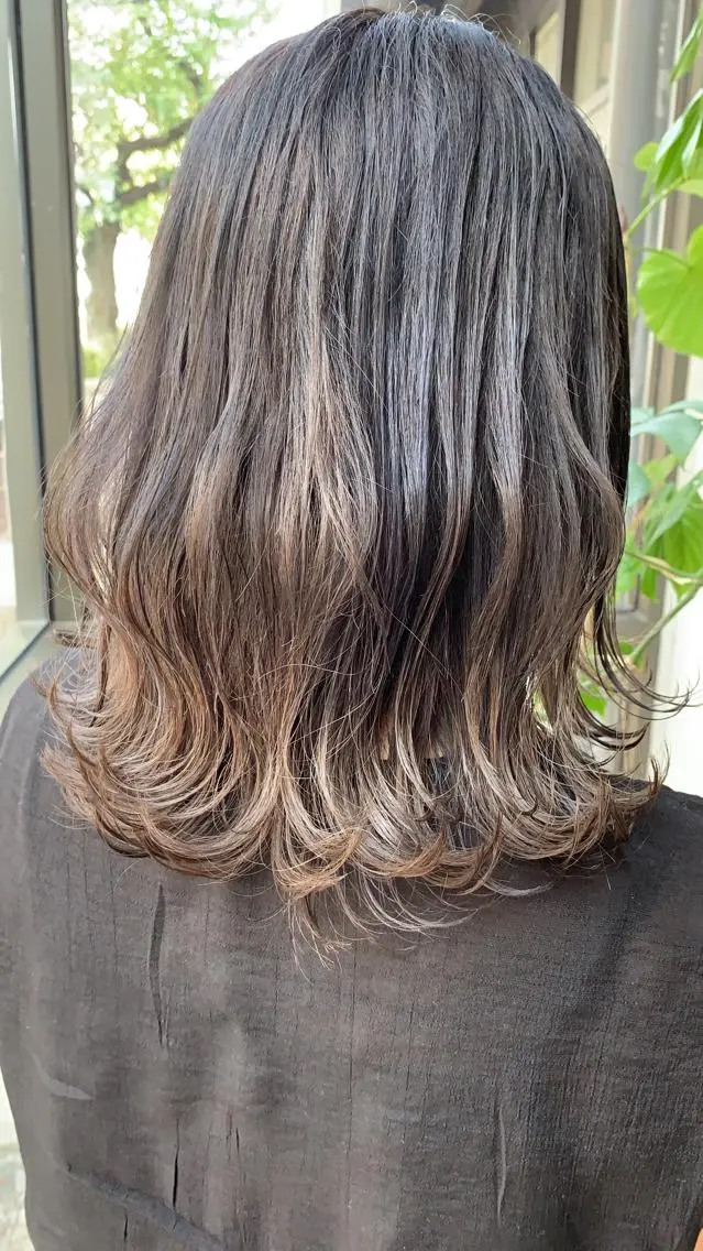 ミディアム ヘアカラー 松本 夏海のヘアスタイル