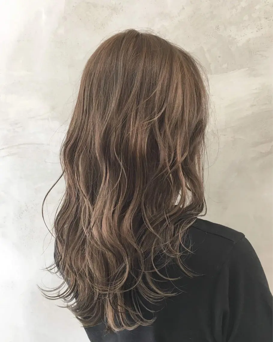 ロング カラー ベージュカラー ハイライトカラー オリーブベージュ ハイライト カット ヘアカラー トリートメント 🫧透明感カラー🫧 OIKAWAのヘアスタイル