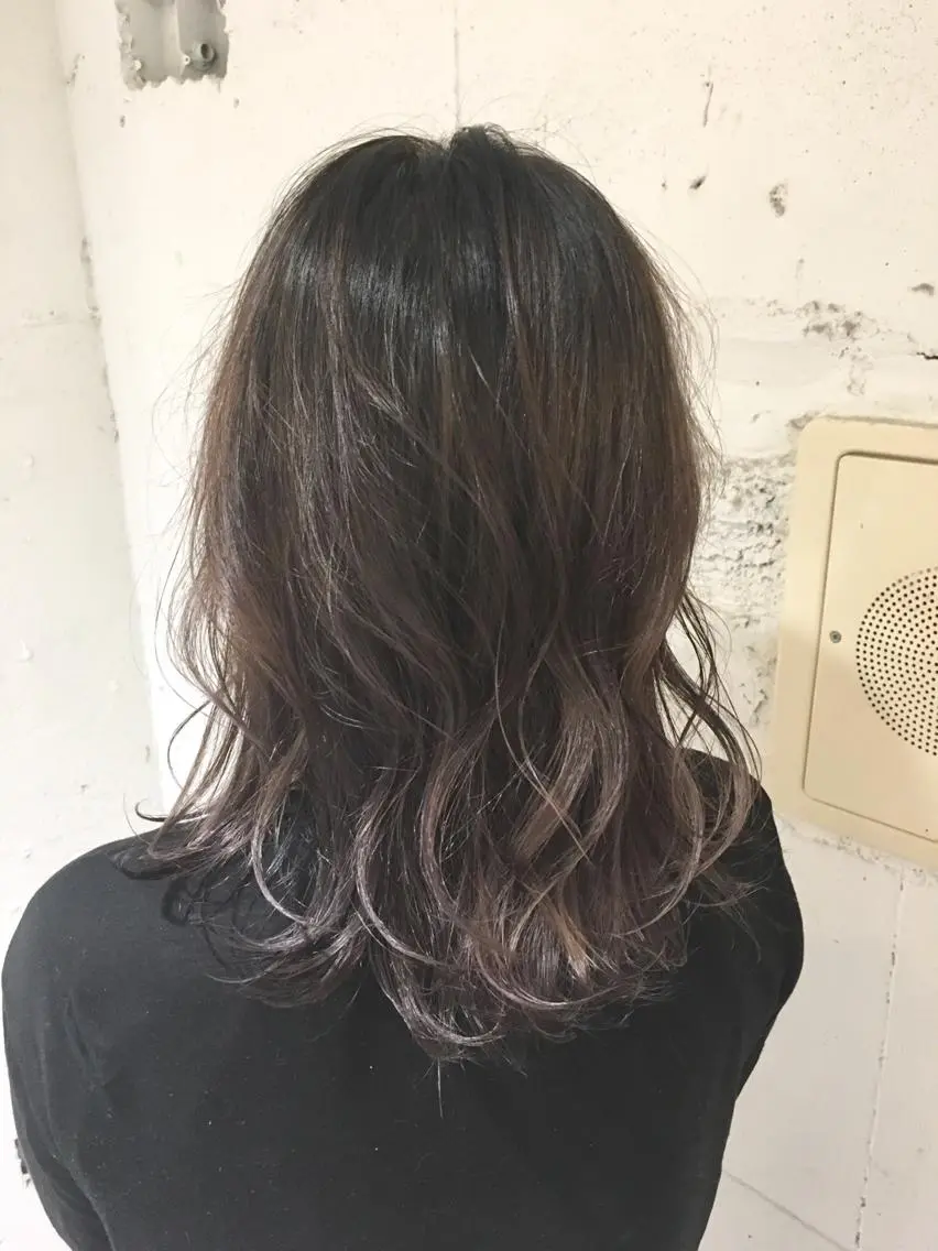 ミディアム カラー ブリーチ 透明感カラー グラデーションカラー ラベンダーカラー シルバー ヘアカラー レイヤー/大人メンズ パーマ🌀 平島拓也のヘアスタイル