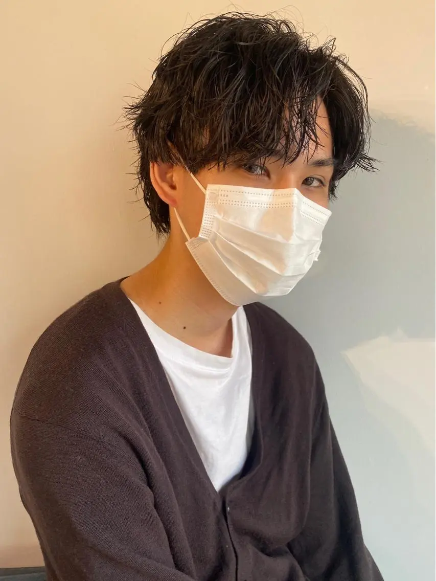 ミディアム パーマ メンズ ミディアムパーマ メンズバレイヤージュ メンズハイライト メンズインナーカラー メンズパーマ Luana / 公式 / 大通のヘアスタイル
