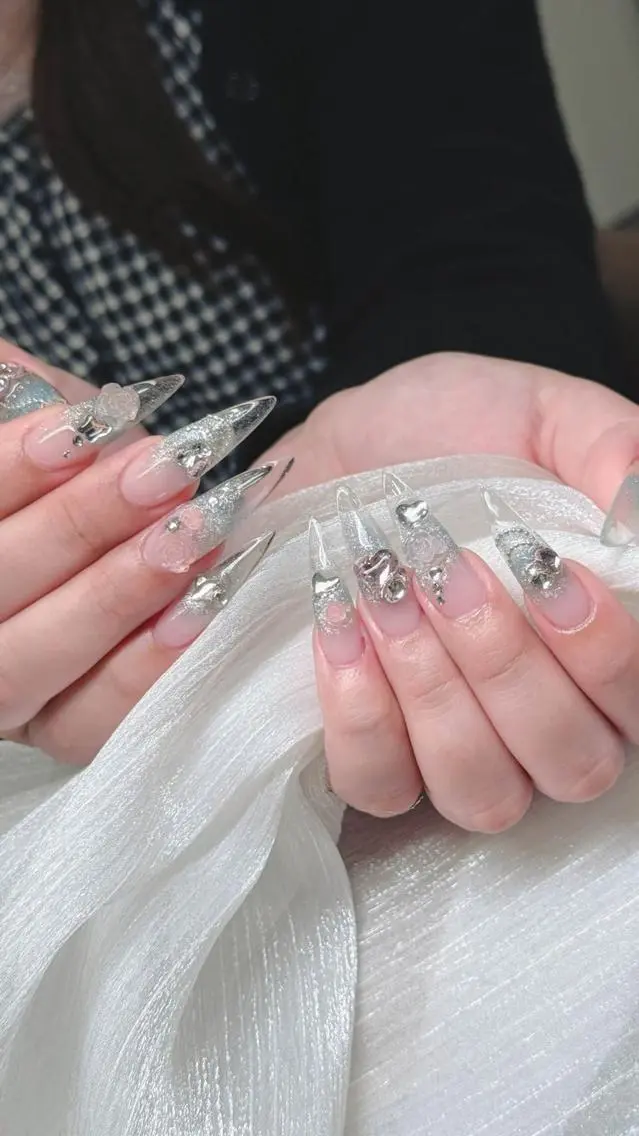 ネイル オーロラネイル ブルー チークネイル 長さ出し フットネイル ハンドネイル NAILS168 池袋西口駅前店のネイルデザイン