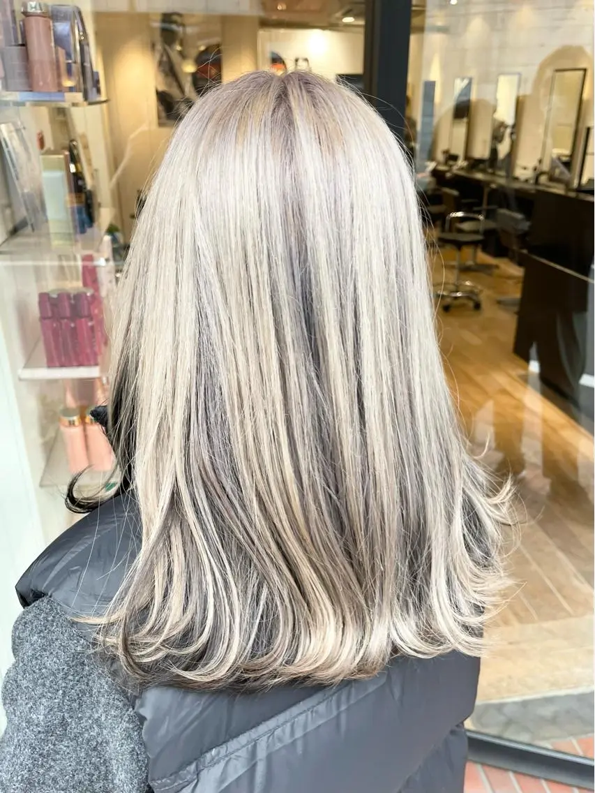 ミディアム カラー ヘアアレンジ バレイヤージュ ブリーチ メッシュ レイヤーカット ヘアカラー 秋葉 一郎のヘアスタイル