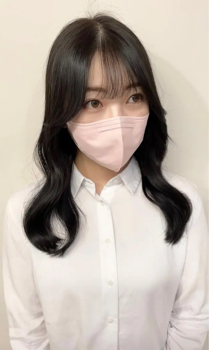 セミロング カラー アッシュ 黒髪 ブリーチ ブルーカラー ブルーブラック オリーブカラー 特化　　kaiのヘアスタイル