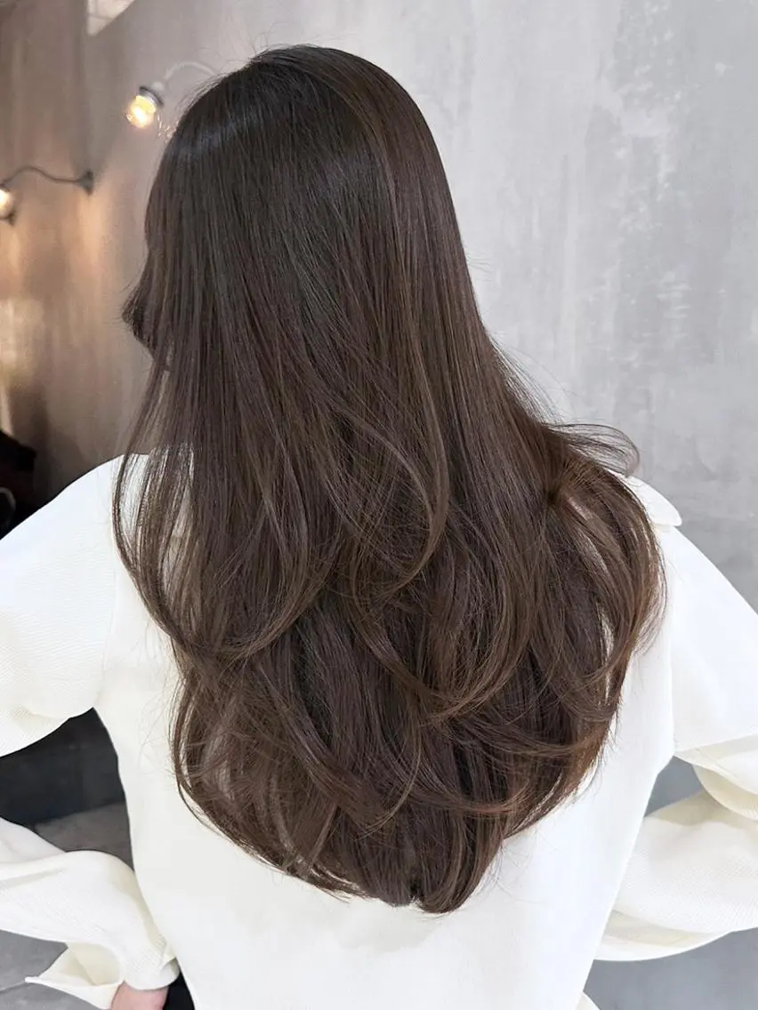 カラー ロング グレージュ ヘーゼル レイヤーカット カット ヘアカラー トリートメント ITbyALBUM 八王子店のヘアスタイル