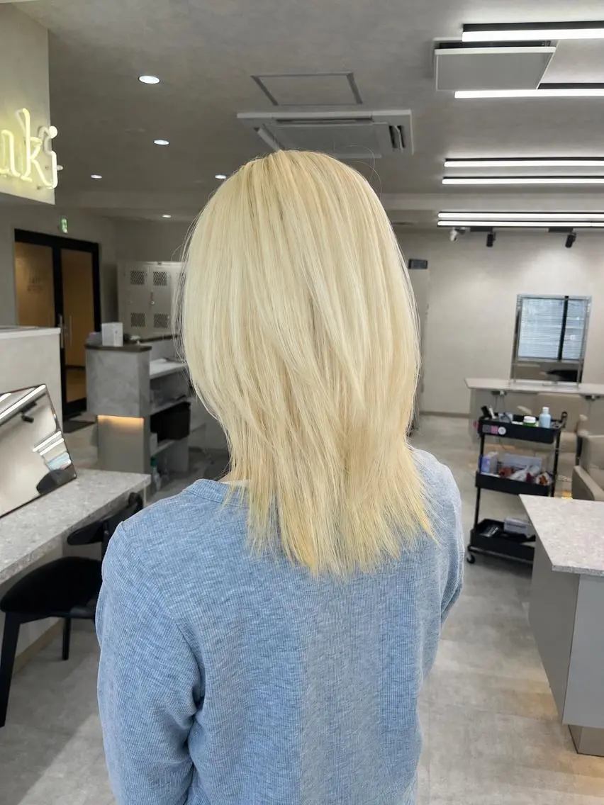 セミロング カラー ブロンド デザイン×ダブルカラ ーHarusa🎀のヘアスタイル