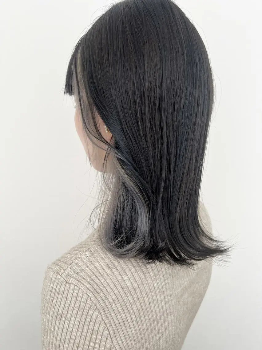 セミロング カラー ベージュカラー ブリーチ 透明感カラー グレージュ インナーカラー カット ヘアカラー シンマ チヒロのヘアスタイル