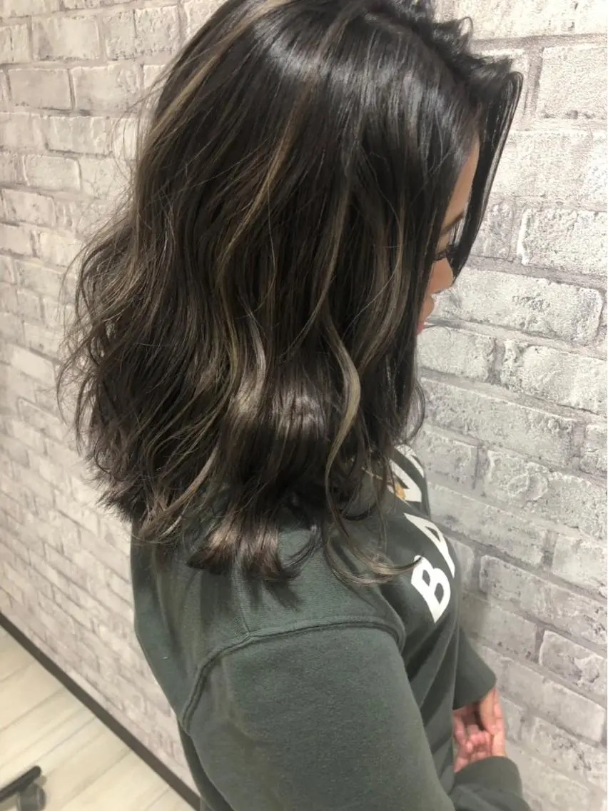 ミディアム カラー ハイライトカラー ハイライト Oopsレイヤー 加藤澄都のヘアスタイル