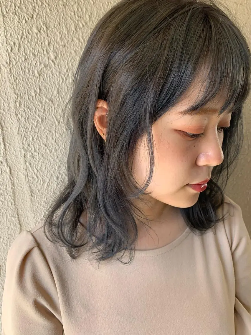 ミディアム カラー ブリーチ ブルーカラー ブルージュ サダハルカ |chouetteのヘアスタイル