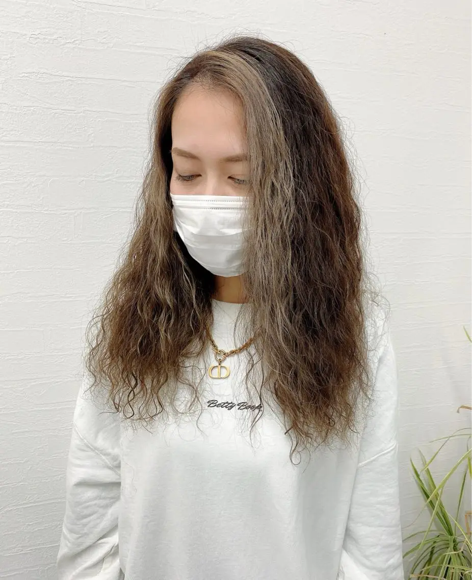 ロング カラー ミストバング  フェイスフレーミング ハイライトカラー ハイライト 森本 笑のヘアスタイル