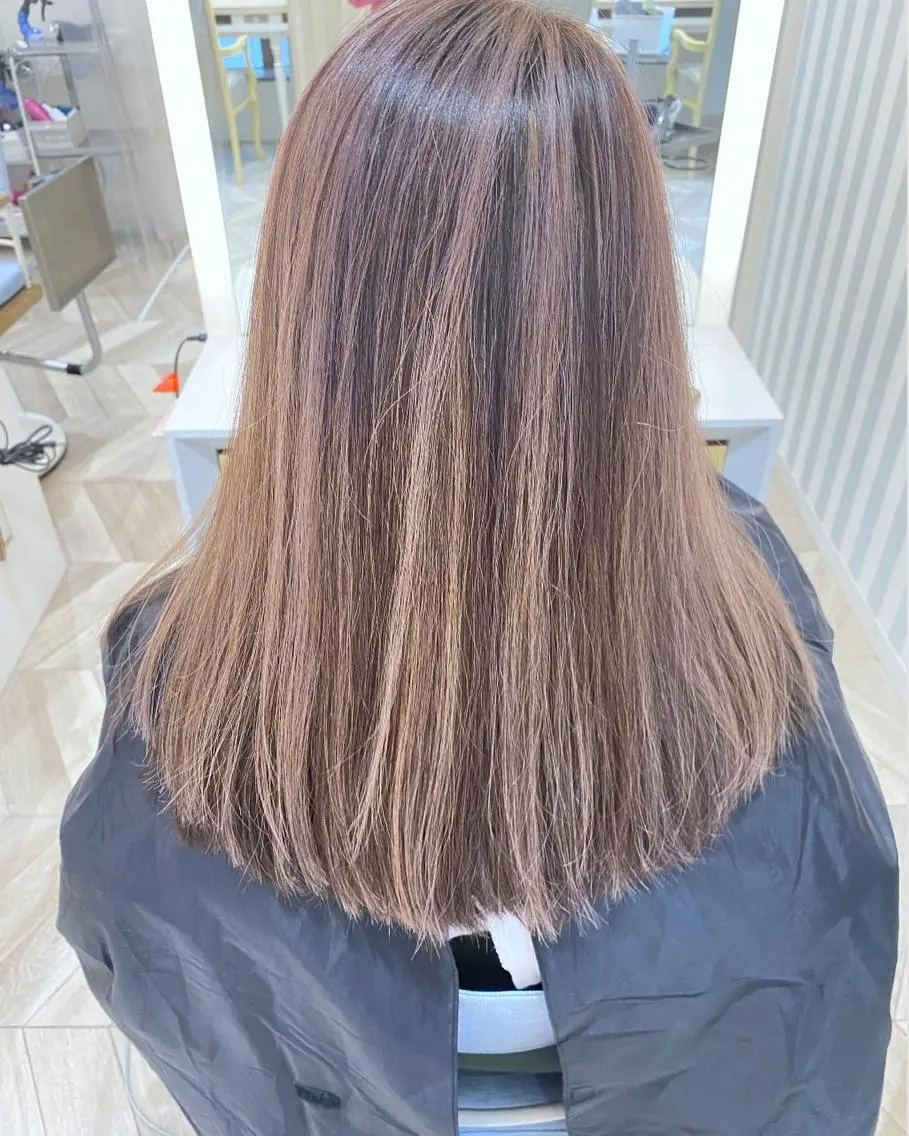 セミロング カラー ハイライトカラー ハイライト 小顔レイヤー/ ベージュ🤍Rieのヘアスタイル