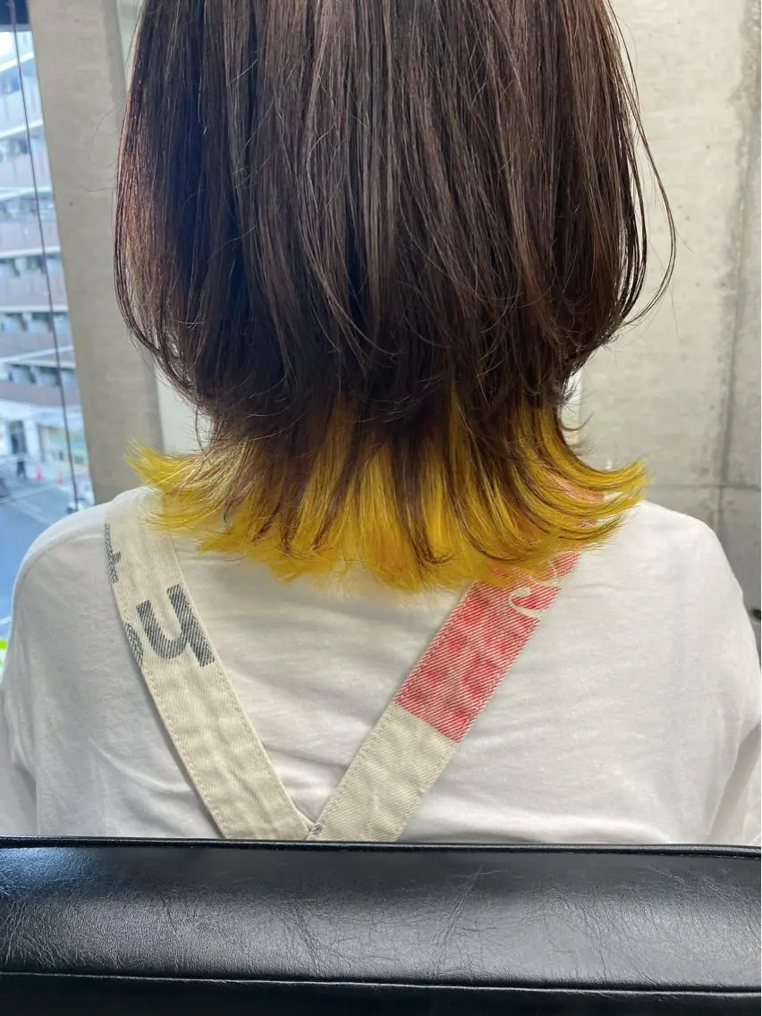 ミディアム カラー ヘアアレンジ インナーカラー イエローカラー son hair HIROEのヘアスタイル