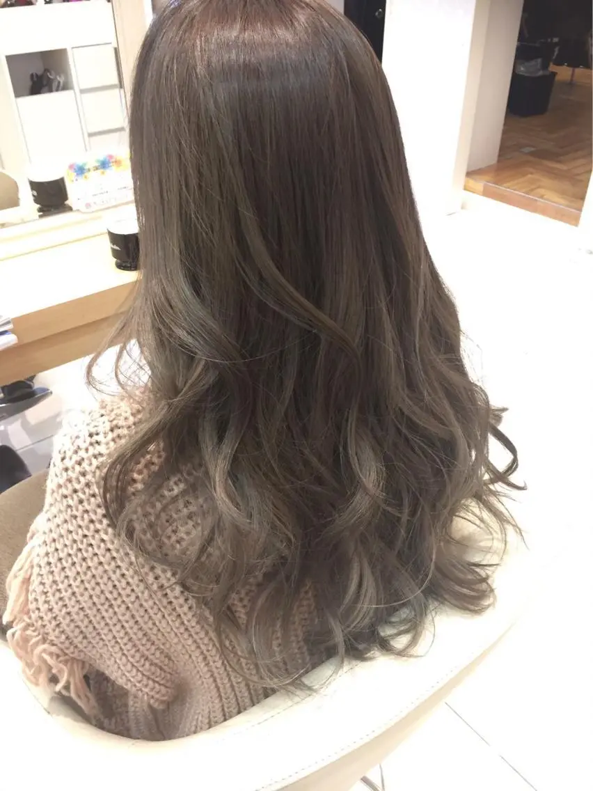 セミロング カラー ハイライトカラー ハイライト 小田原NO1 美容師 飯田飛翔のヘアスタイル