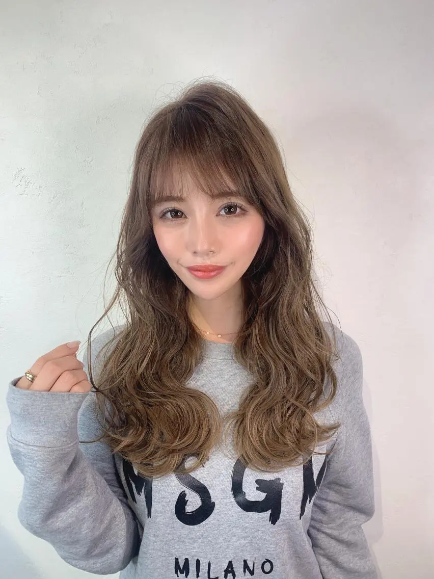 ロング ロング ＿WHITE鳳店 アンダーバーホワイトのヘアスタイル