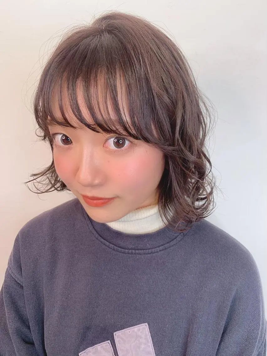 ミディアム ボブ 斜めバング 外国人風カラー 伸ばしかけ ハイライト ヘアカラー トリートメント _WHITE鳳店 アンダーバーホワイトのヘアスタイル
