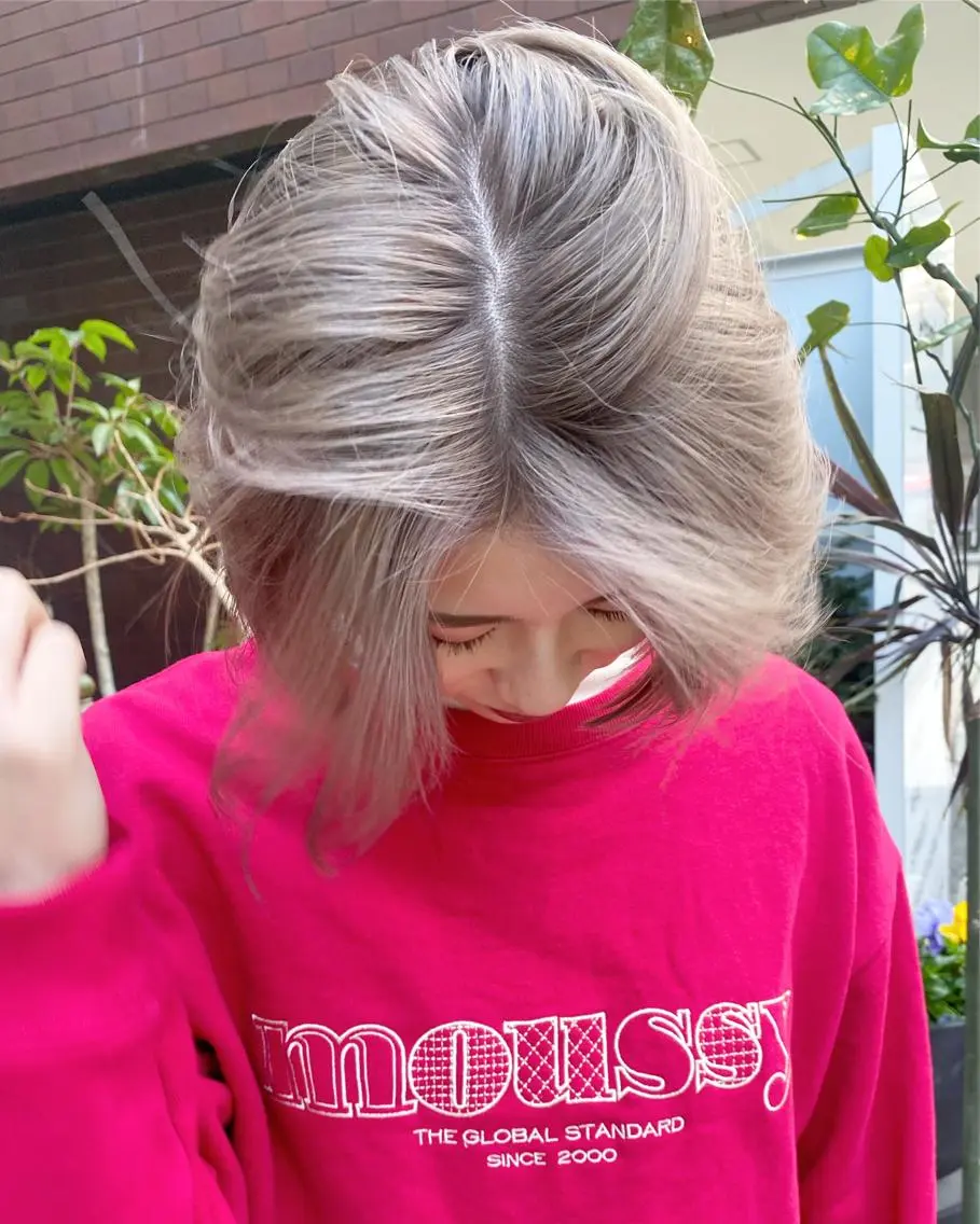 ショート カラー ヘアアレンジ 切りっぱなしボブ ベージュカラー ハイライトカラー ハイトーンカラー インナーカラー カット ヘアカラー 福岡似合わせレイヤー /ウルフ/ハイトーンのヘアスタイル