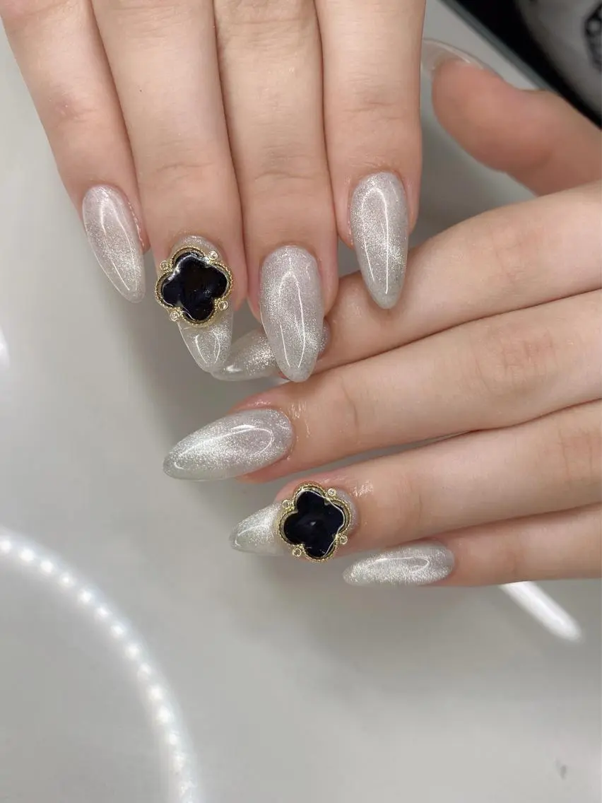 ネイル I-nailロング /ワンホン/キラキラのネイルデザイン