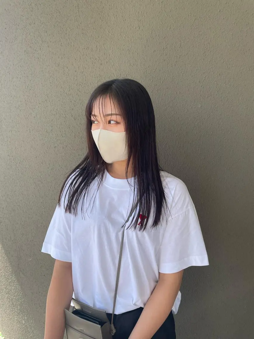 セミロング カット 山本 愛永のヘアスタイル