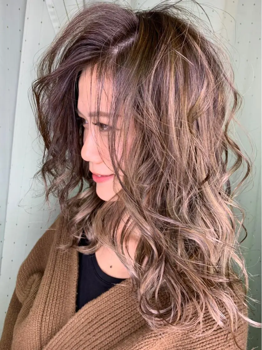 ロング ハイライト 伊藤 裕太郎のヘアスタイル