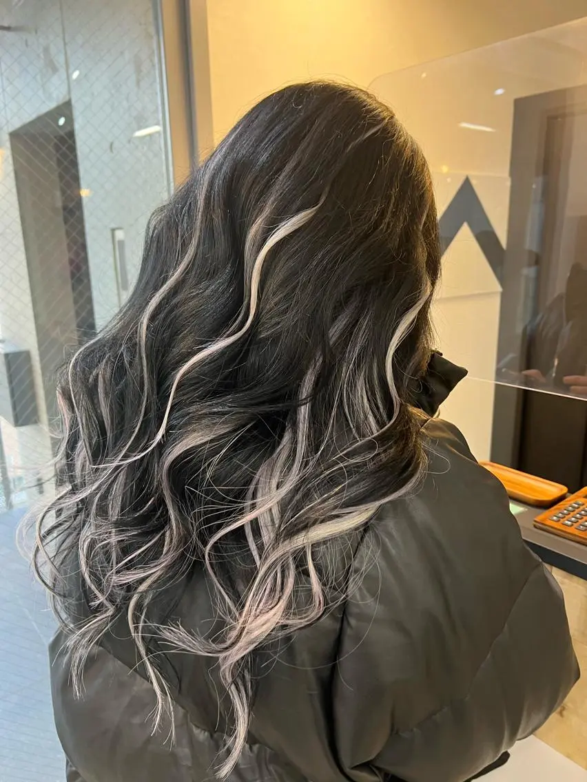 ロング カラー シールエクステ アディクシーカラー アッシュ バレイヤージュ ベージュカラー ヘアカラー エクステ 吉野 瑳桜のヘアスタイル