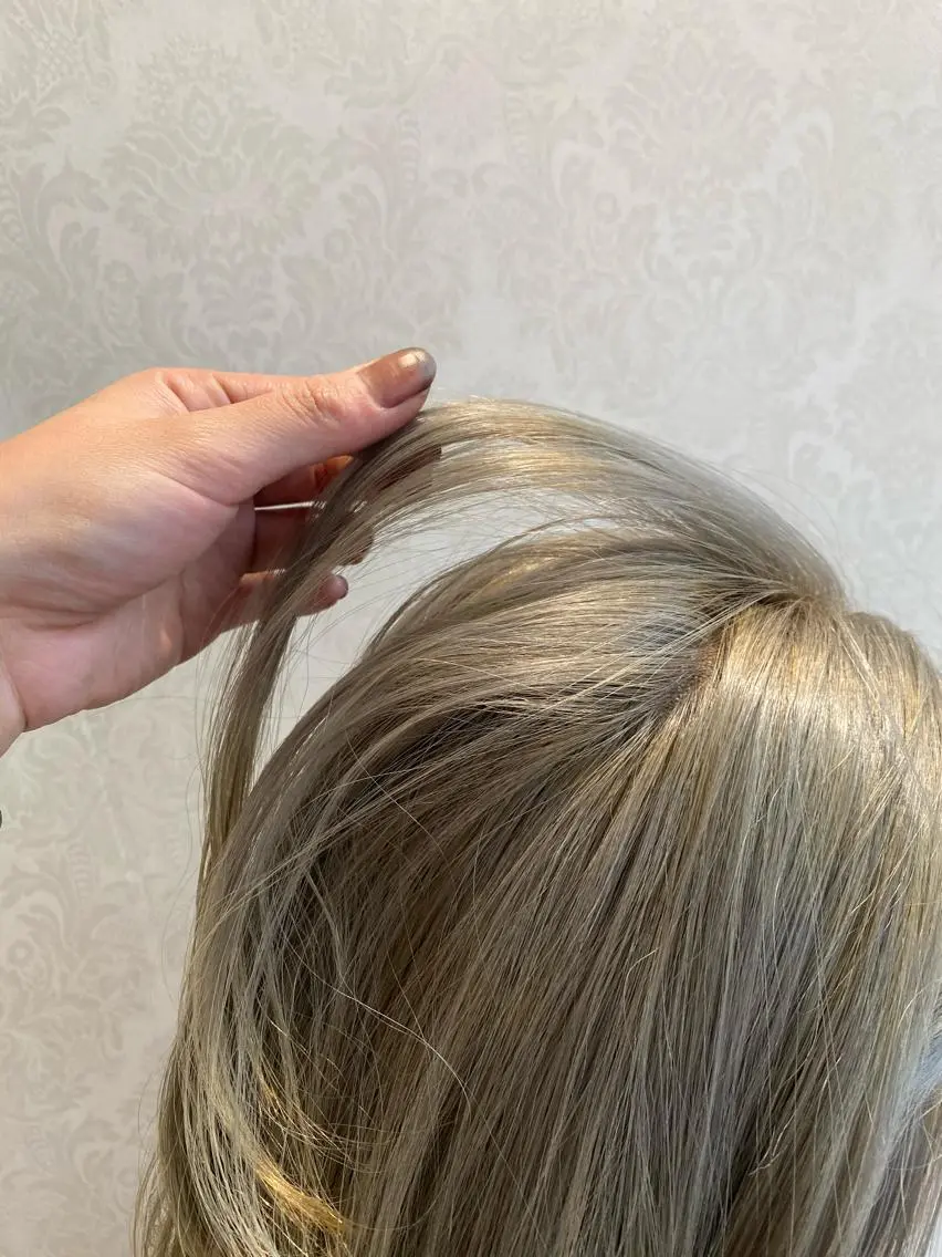 ショート カラー シルバー ヘアカラー デザインカラー✨新倉 佑奈のヘアスタイル