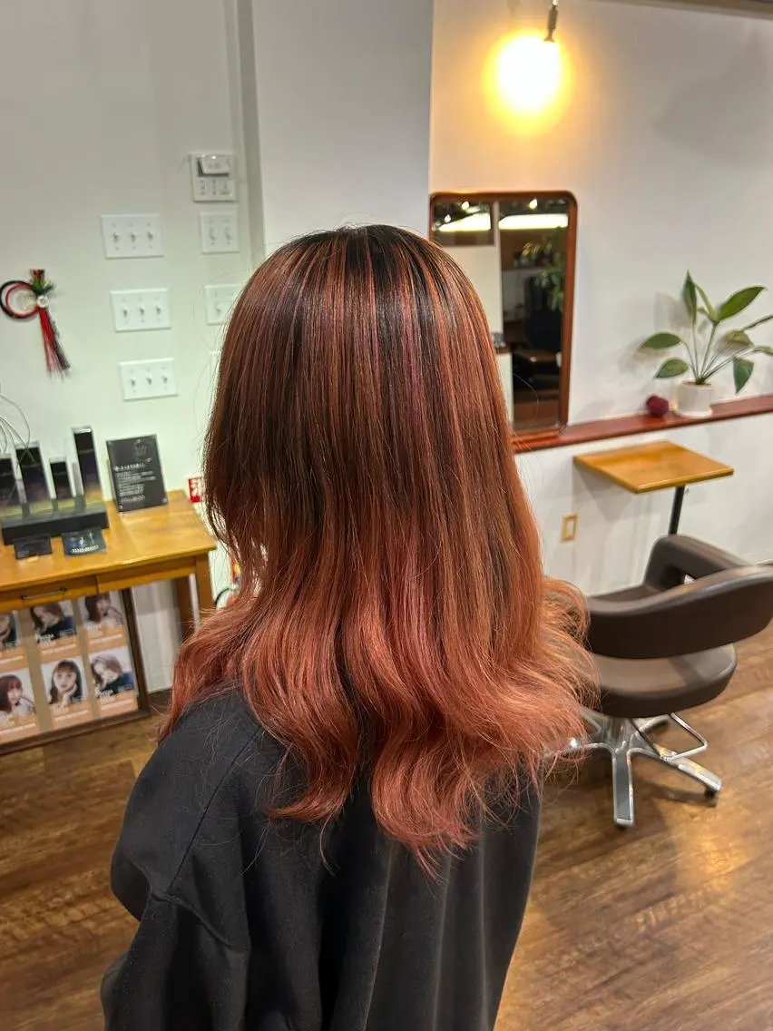 カラー バレイヤージュ 橋本 愛唯のヘアスタイル