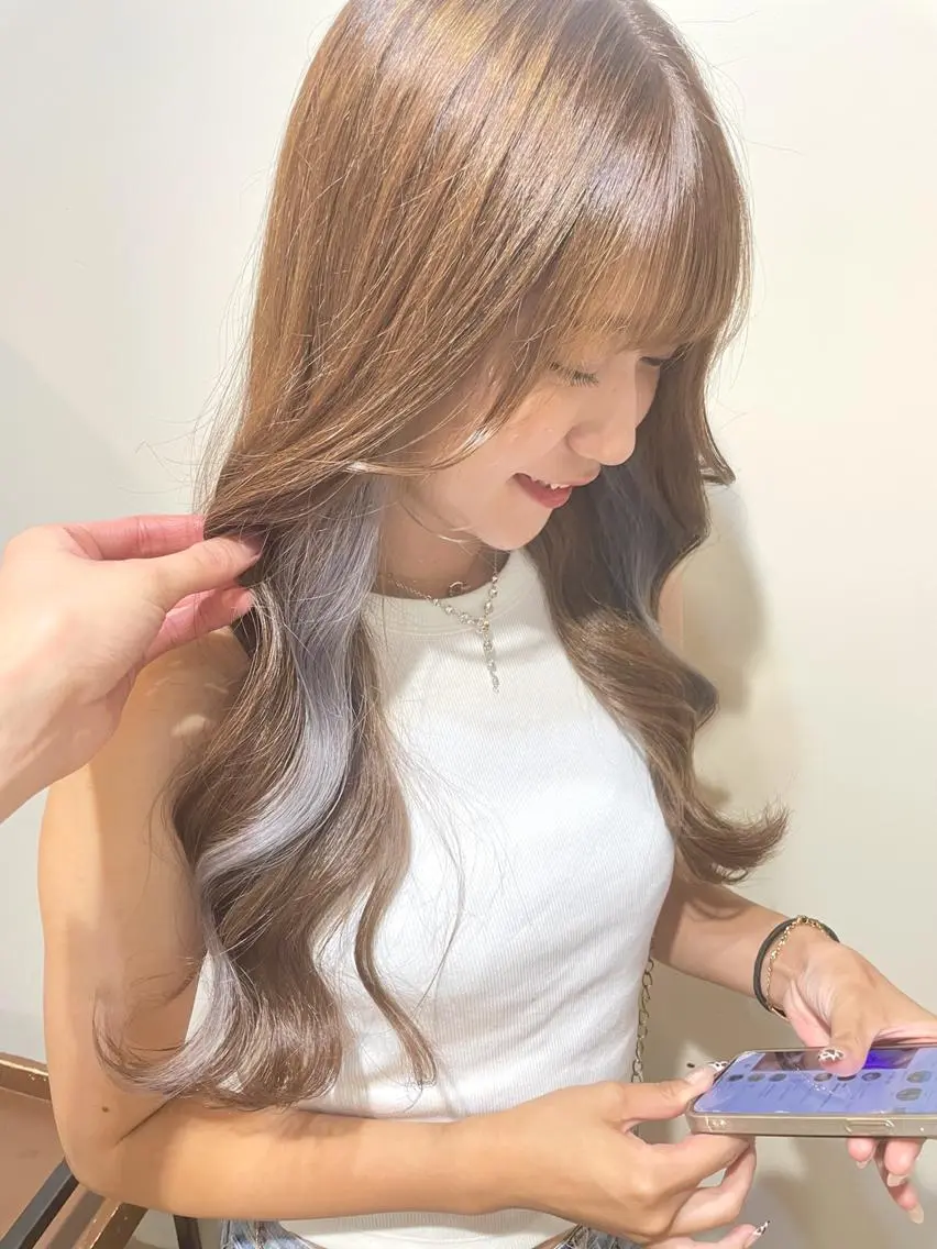ロング カラー ブリーチ ヘアカラー トリートメント ルミエール ブリーチ/ハイトーンのヘアスタイル