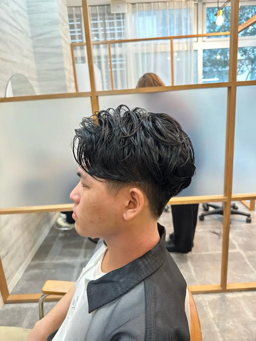 メンズ センターパート メンズパーマ 鈴木 雅人のヘアスタイル