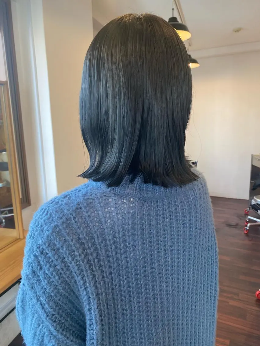 ミディアム カラー ブリーチ ブルーカラー ネイビーカラー ダメージレスサロン✨ kayo🌱のヘアスタイル