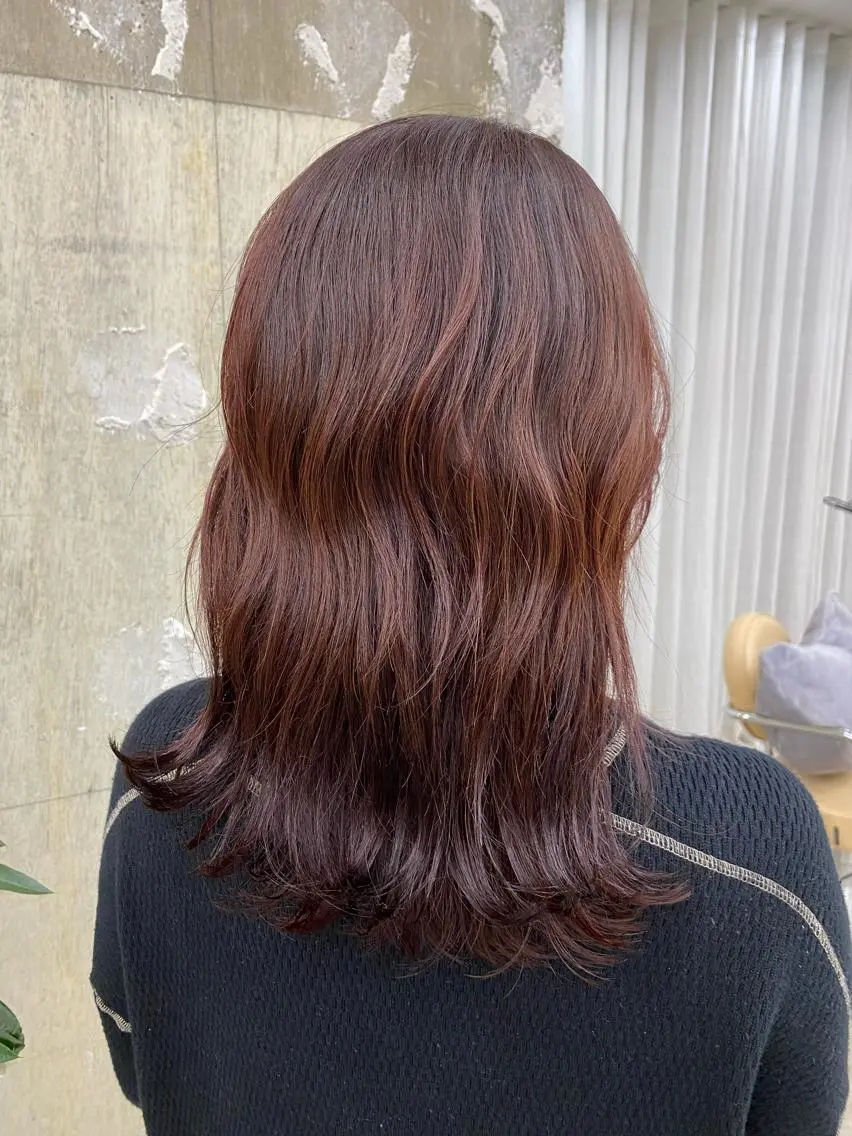 カラー KVELL ユナのヘアスタイル