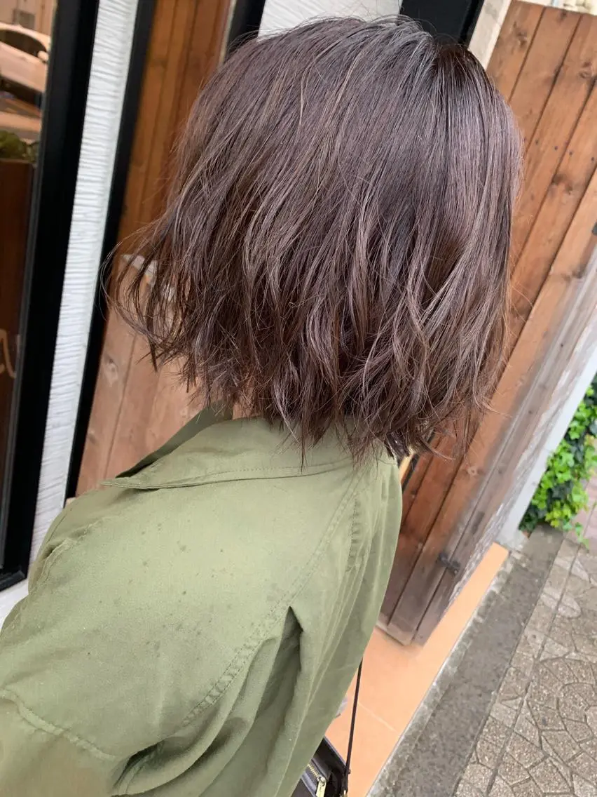 カラー ベージュカラー 透明感カラー ハイライトカラー yoshi （髙橋）のヘアスタイル