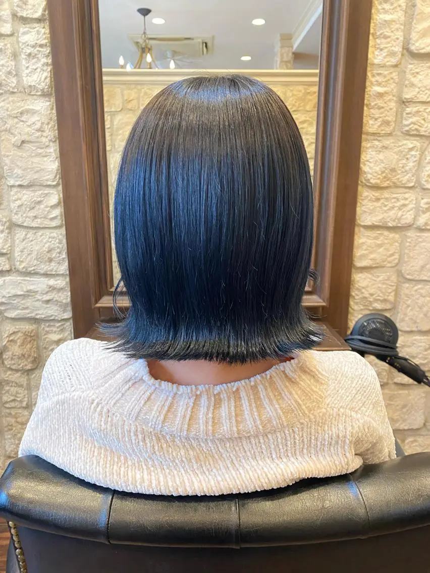 ショート カラー 黒髪 ブルーカラー ブルーブラック ボブ 外ハネヘア ブリーチカラー⸜♡⸝ クルミ🐍のヘアスタイル