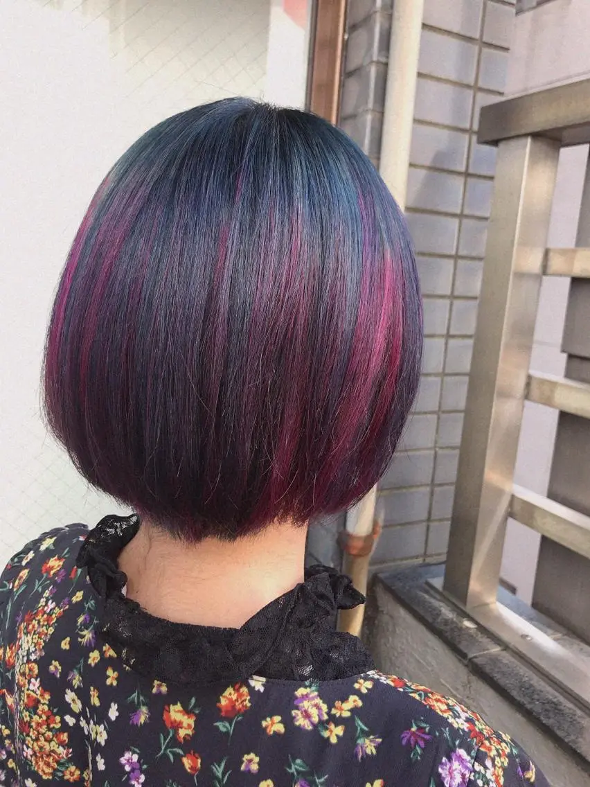 ショート カラー メッシュ ネイビーカラー ヘアカラー 岩谷/ブリーチ 🪽透明感カラーのヘアスタイル
