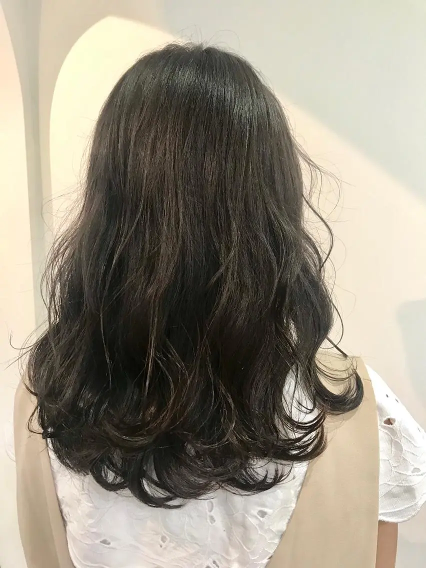 ロング カラー いけだ ひかり ハイライトくびれヘアのヘアスタイル