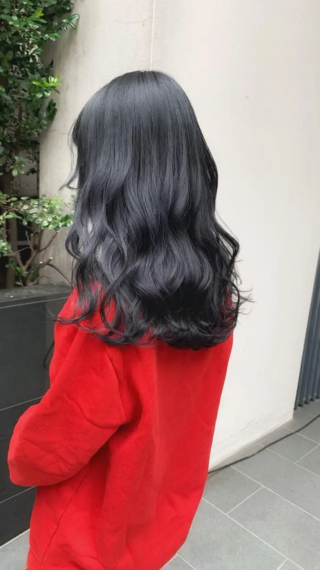 セミロング カラー ブリーチ ブルーカラー ブルージュ ネイビーカラー ヘアカラー トリートメント 矢野 晃平のヘアスタイル
