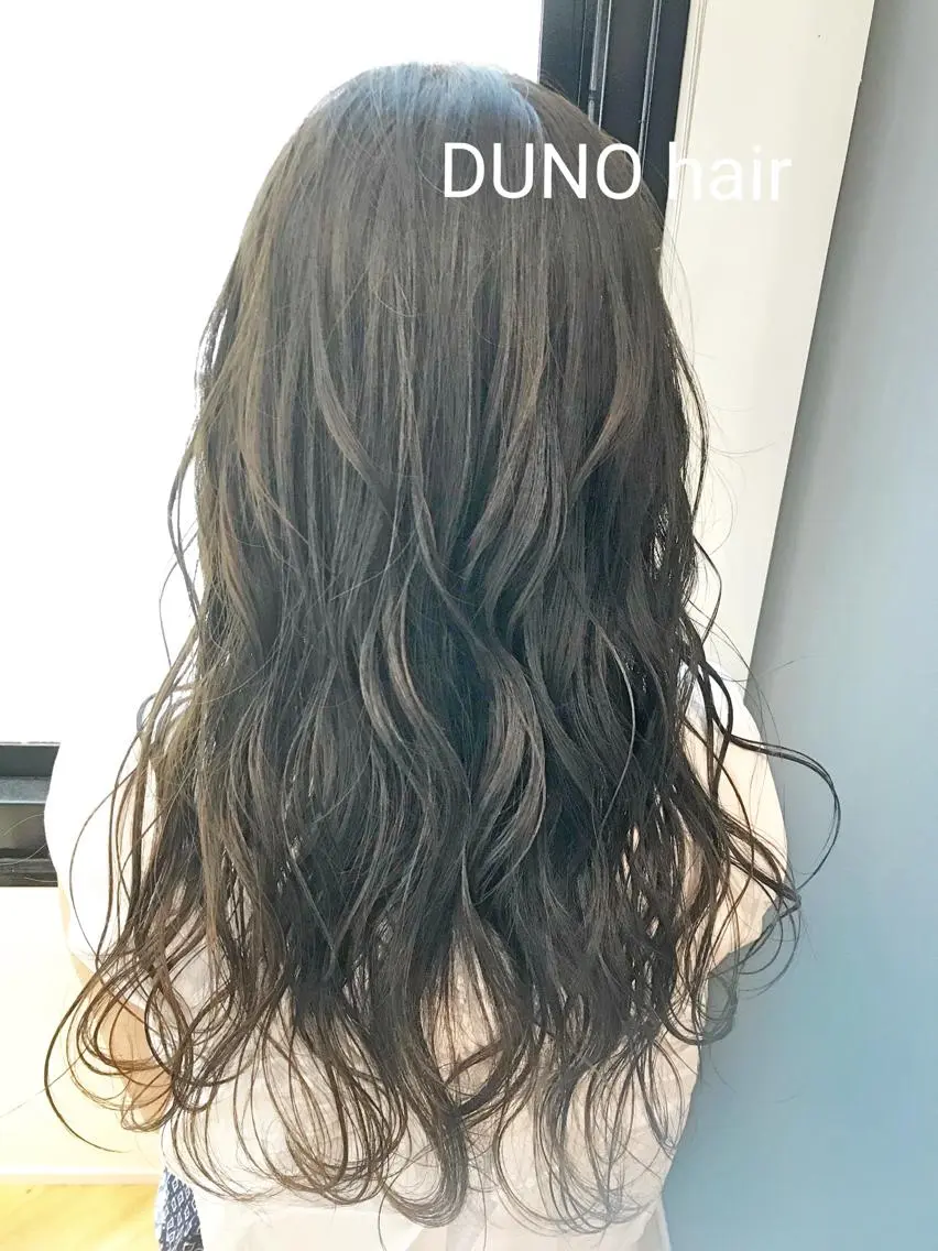 ロング アッシュ 村阪 由美子のヘアスタイル