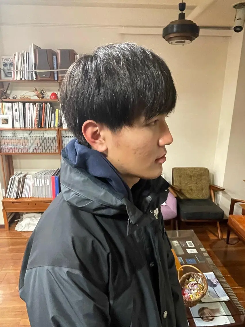 ショート カラー メンズ 浅岡 昭汰のヘアスタイル