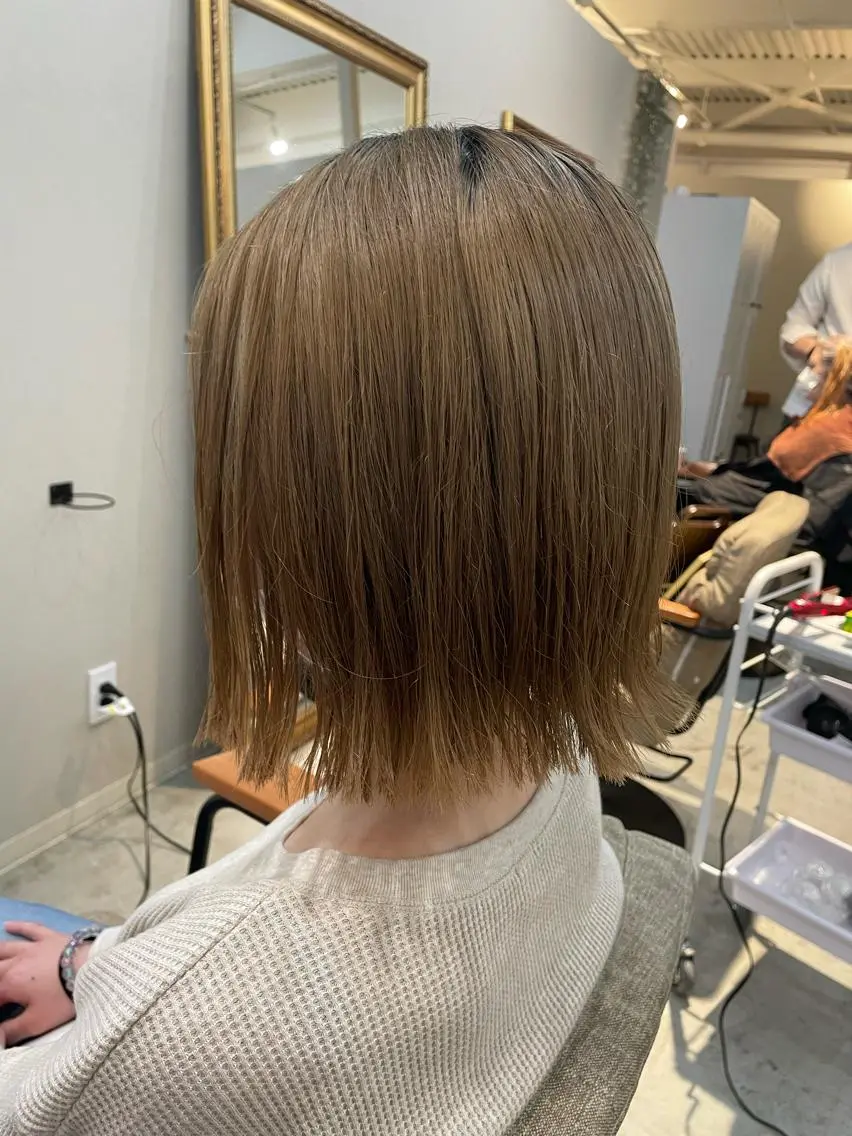 ショート カット シンプル 美容室のヘアスタイル